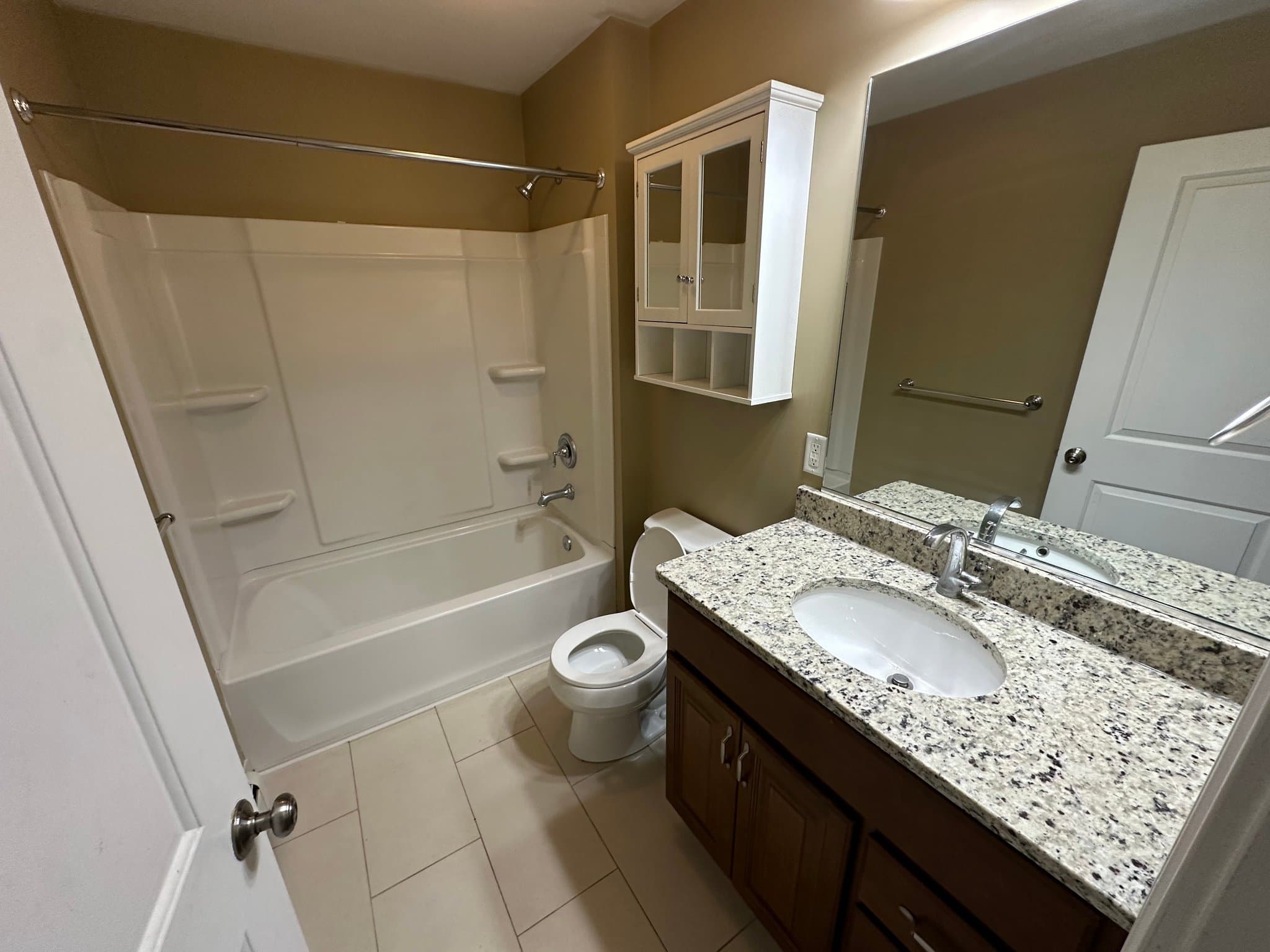 Liverpool Apartment: 902 Tulip Street