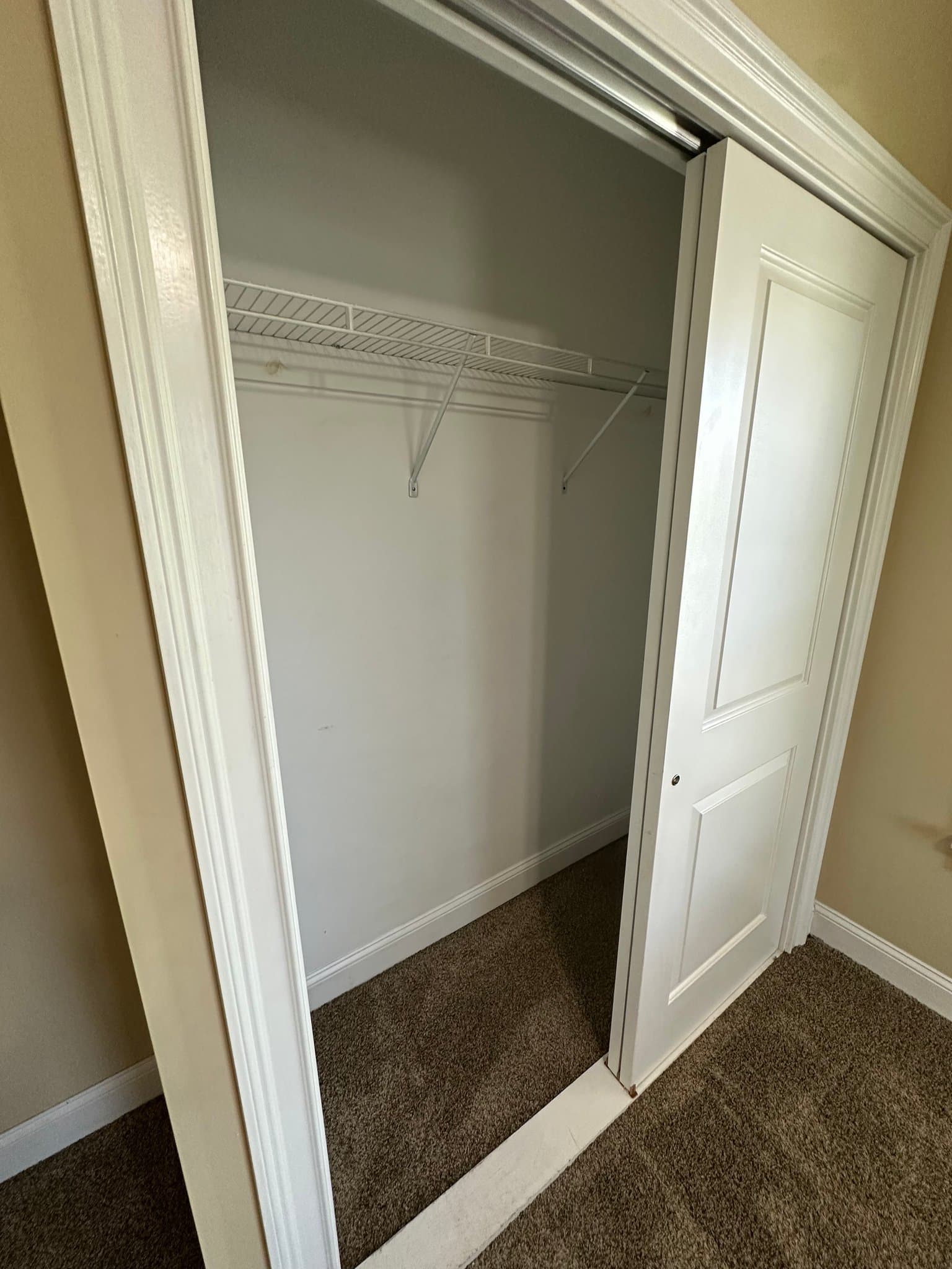 Liverpool Apartment: 902 Tulip Street