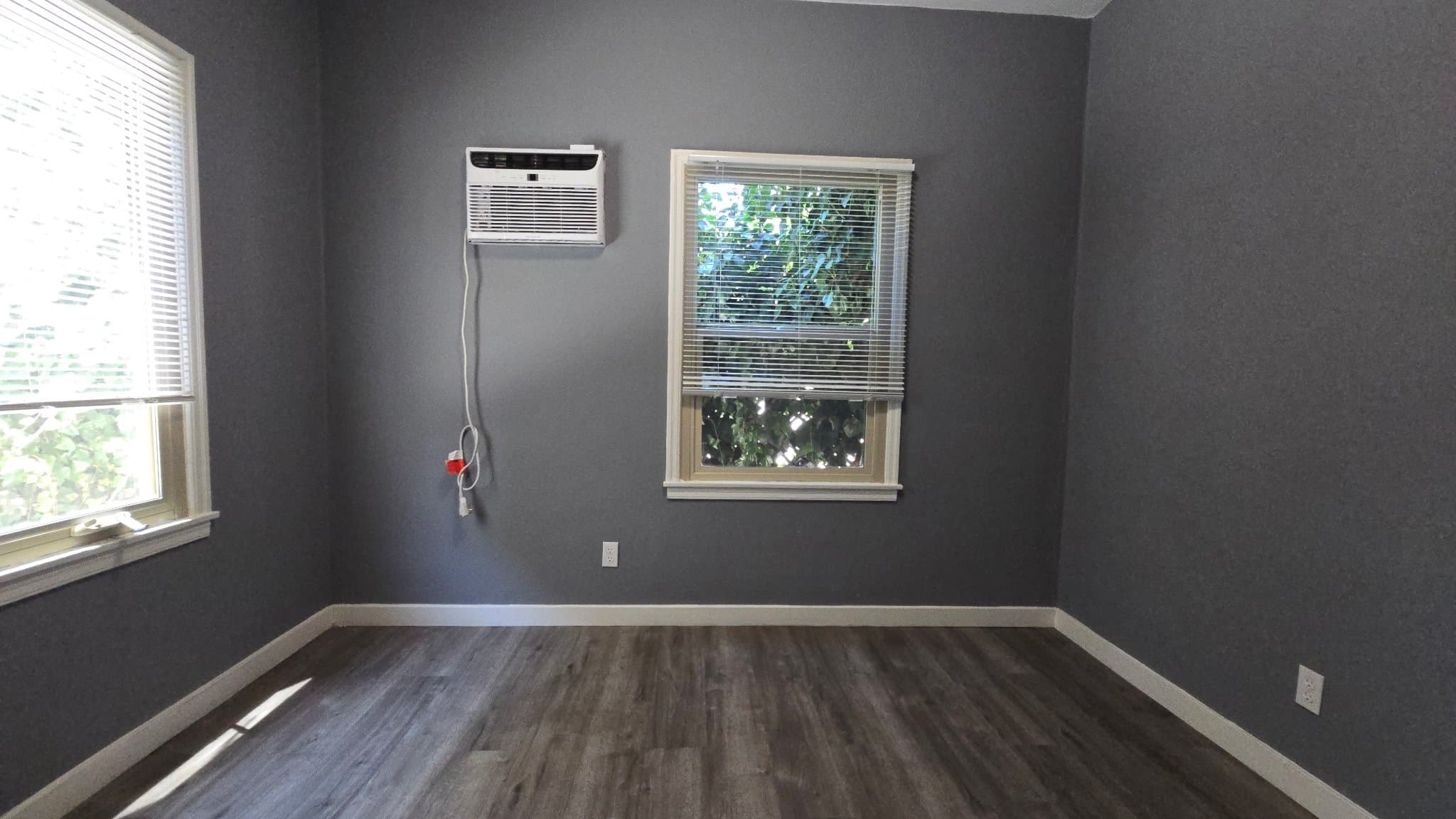 Glendale Apartment: 1140 E Elk Ave