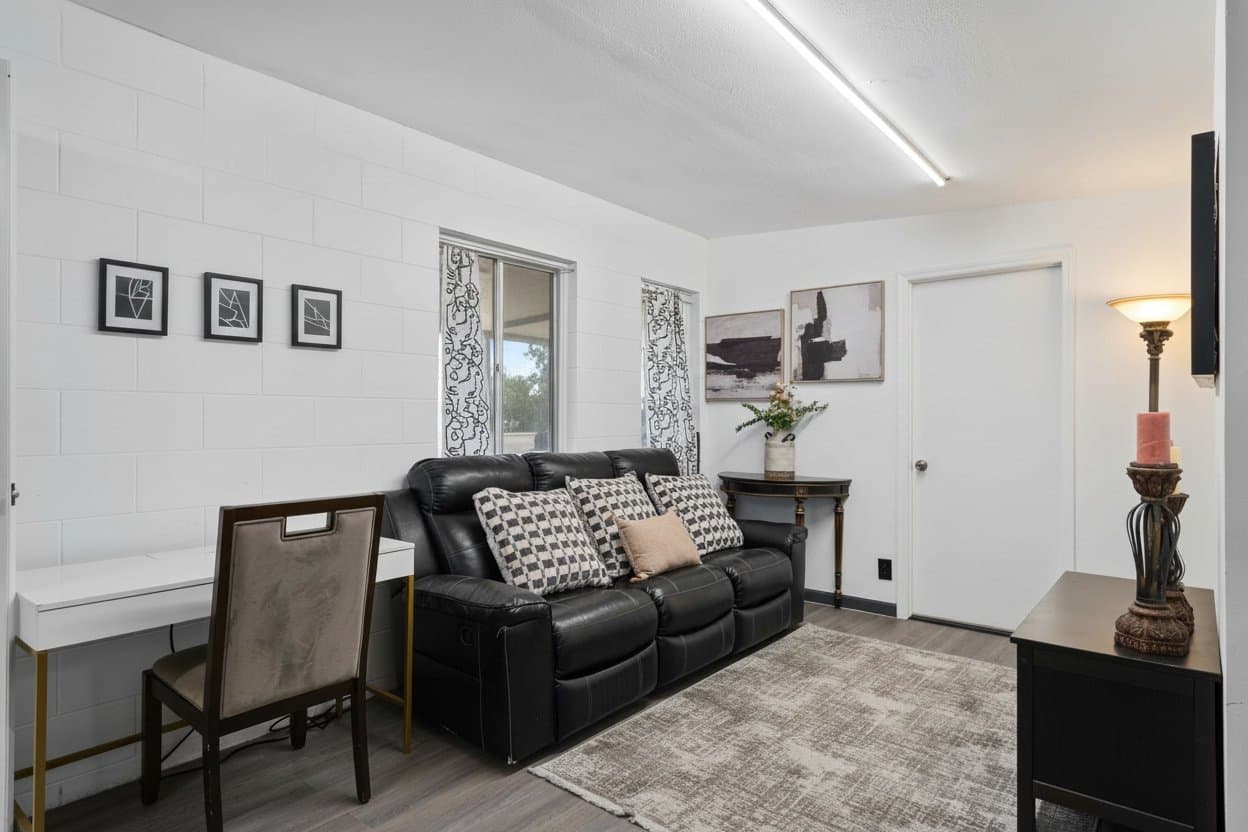 Sanford House: 228 Sunset Drive
