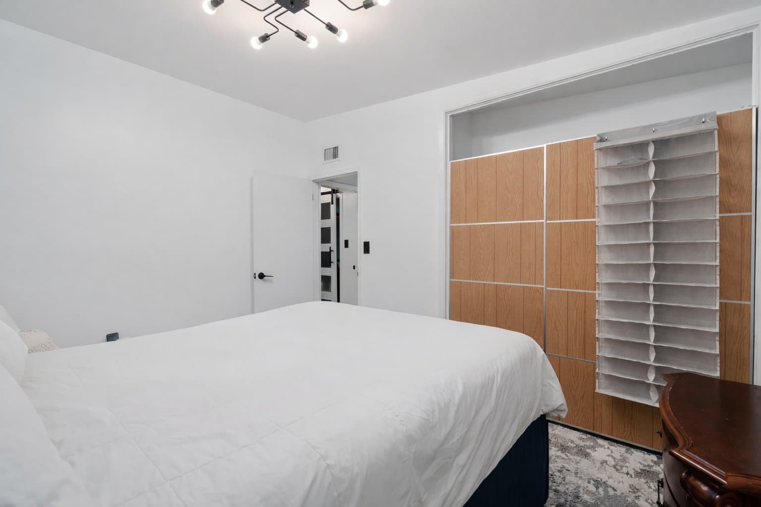 Sanford House: 228 Sunset Drive