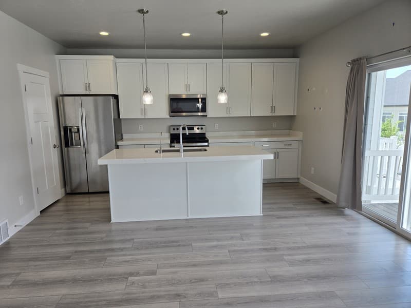 Eagle Mountain Townhome: 9723 N Aaron Ave