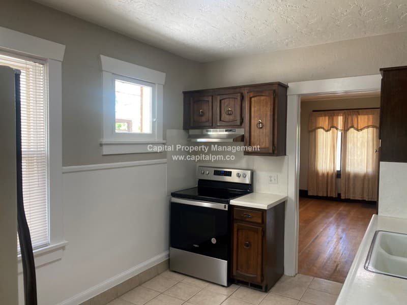 Salt Lake City House: 174 E 1300 S