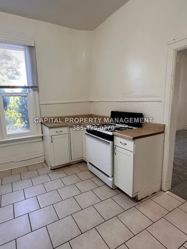 Salt Lake City House: 850 S 900 W