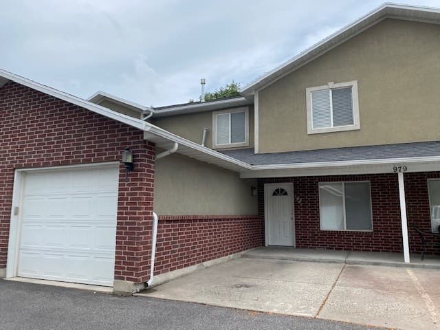 Logan Townhome: 961 N 100 W