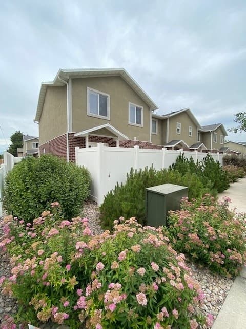 Logan Townhome: 961 N 100 W