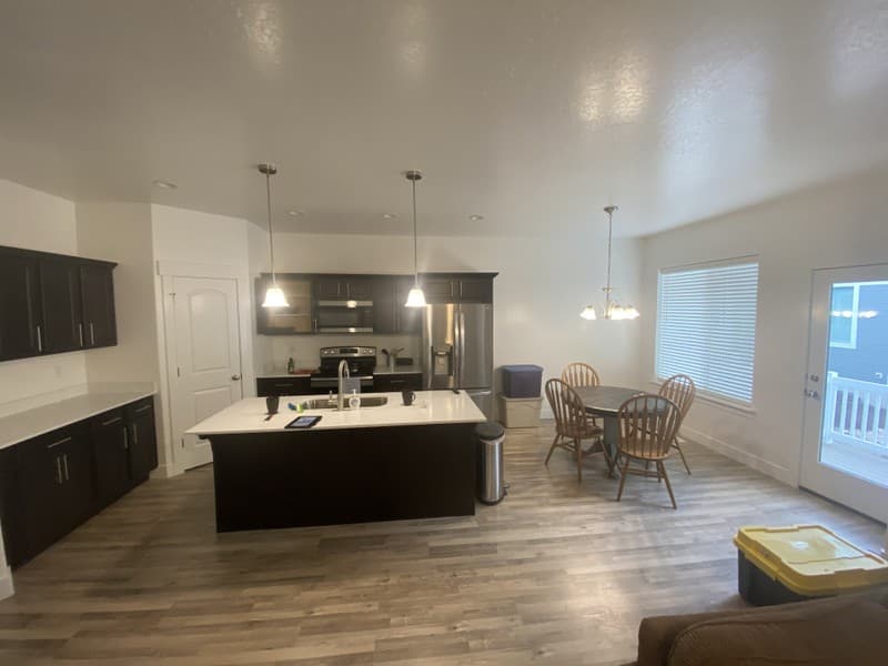 Vineyard Single Room: 279 W 660 N