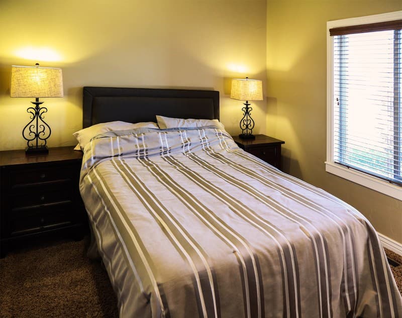 Salem House: 851 E 180 N