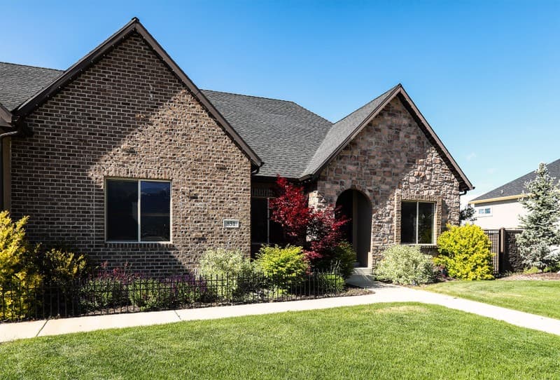 Salem House: 851 E 180 N