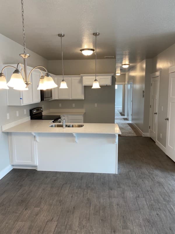 Vineyard Single Room: 549 N 360 W