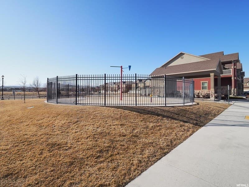 Saratoga Springs Townhome: 1646 N Venetian Way