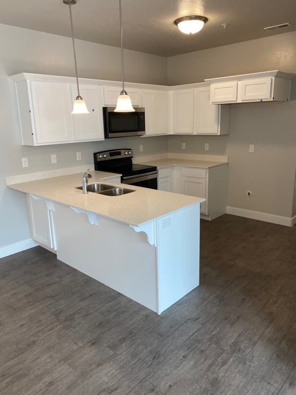 Vineyard Single Room: 549 N 360 W