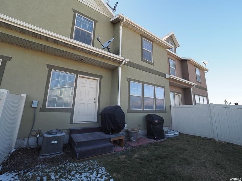 Saratoga Springs Townhome: 1646 N Venetian Way
