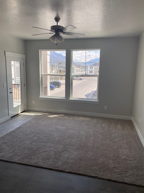 Vineyard Single Room: 549 N 360 W