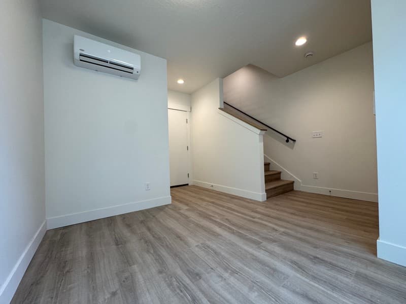 Bountiful Townhome: 1788 S main St.