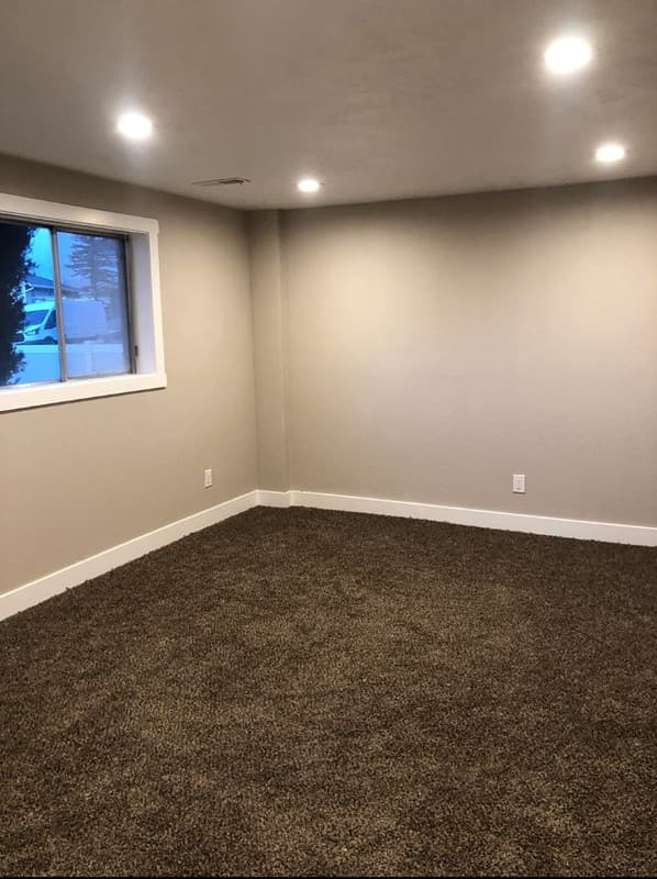 Taylorsville House: 3359 W Hillsboro Dr