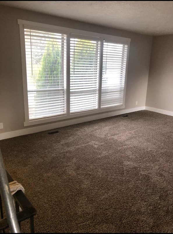Taylorsville House: 3359 W Hillsboro Dr