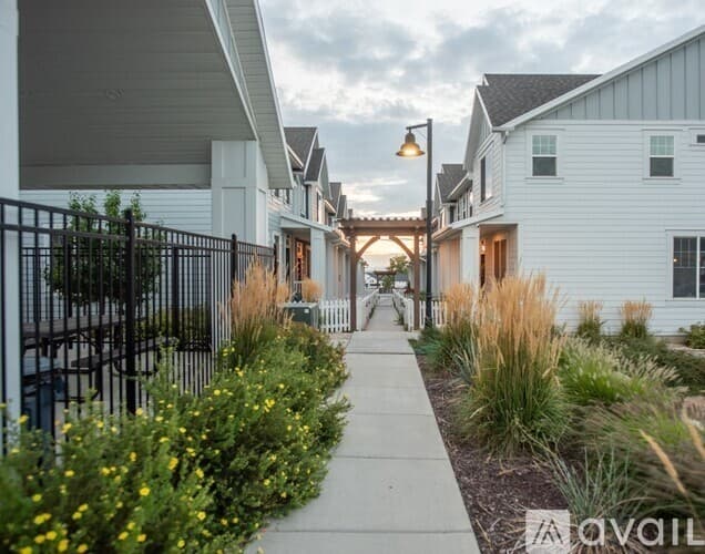 North Salt Lake Townhome: 250 E Ellen Ln