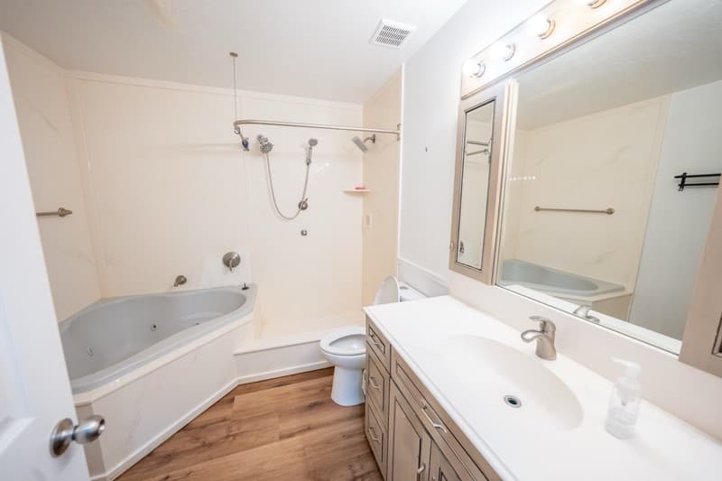 Bountiful Townhome: 1867 S Main St