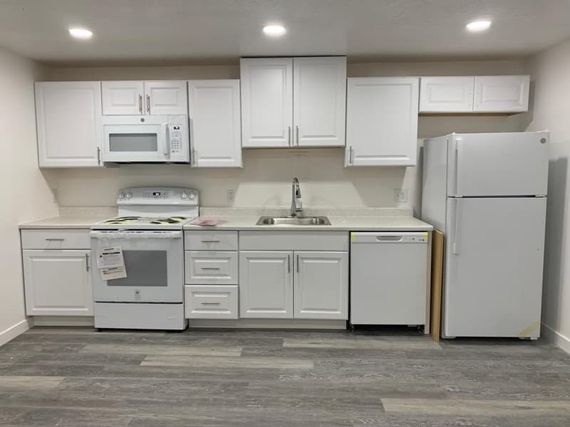 Lehi Single Room: 1460 N 3920 W