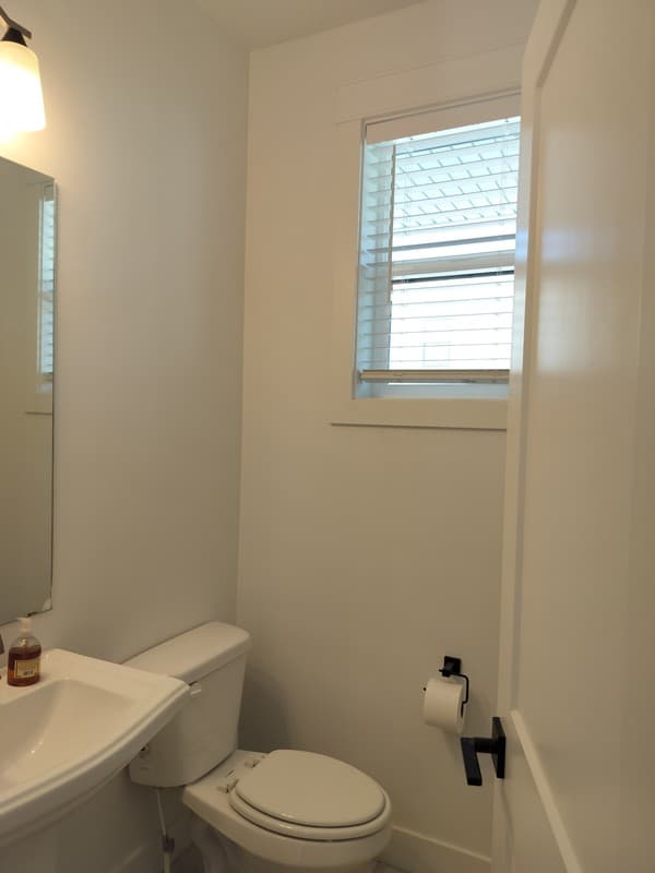 North Salt Lake Townhome: 25 E Center St