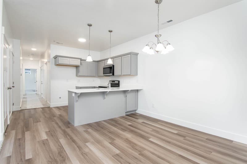 Vineyard Condo: 323 W 435 N