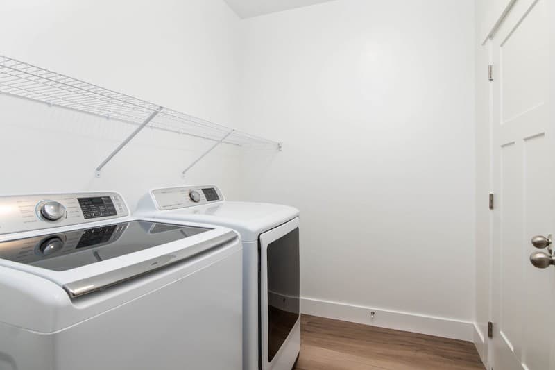 Vineyard Condo: 323 W 435 N