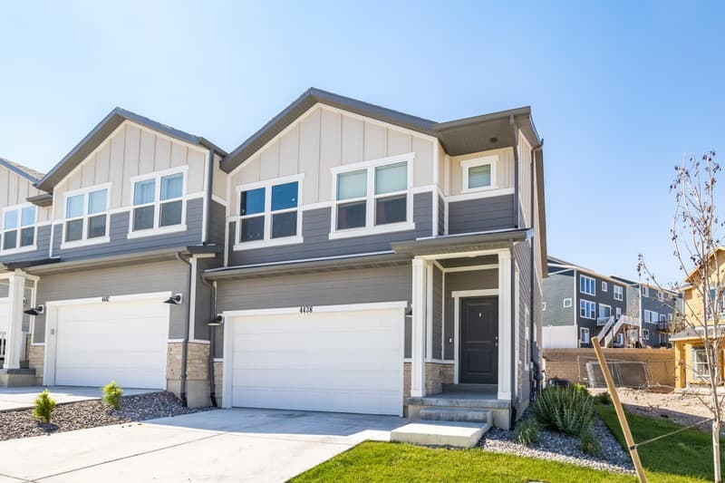 Eagle Mountain Townhome: 4438 E Hurstbourne Dr