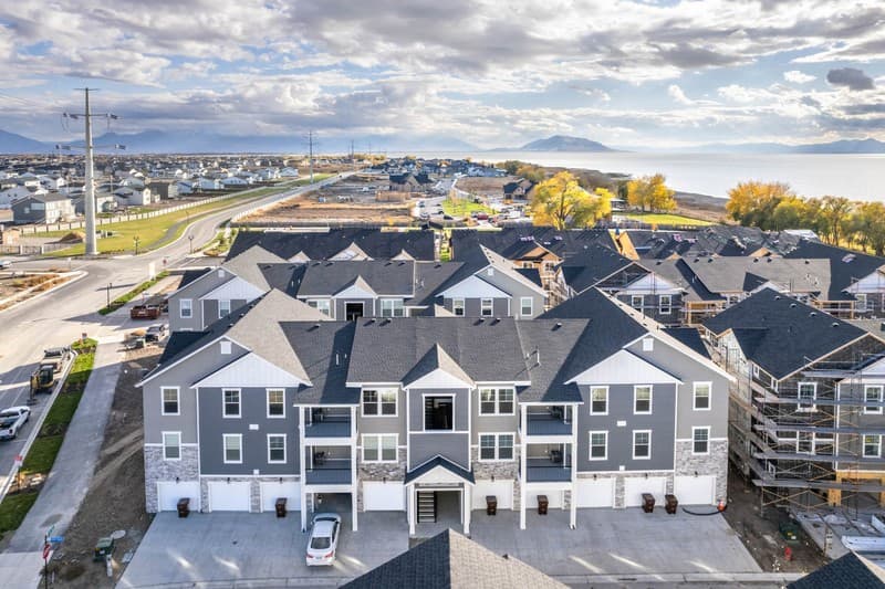 Vineyard Condo: 323 W 435 N