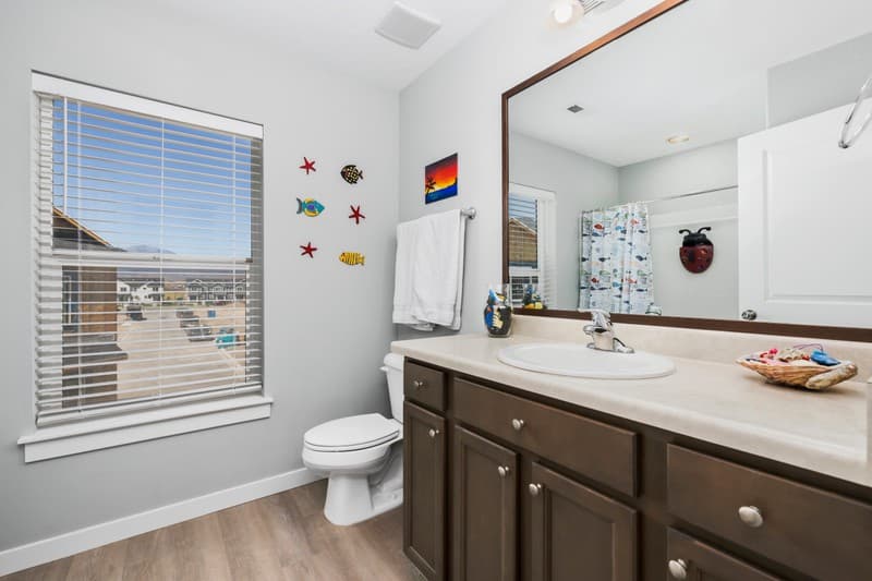 Eagle Mountain Townhome: 4438 E Hurstbourne Dr