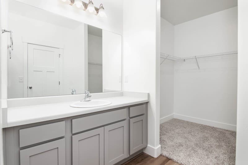 Vineyard Condo: 323 W 435 N
