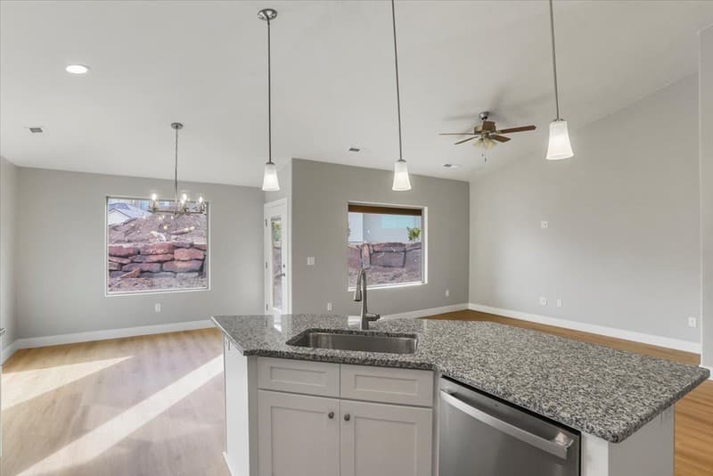 Saint George House: 2261 S Tonaquint Dr