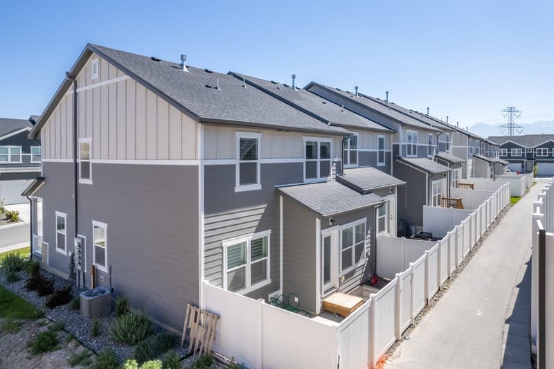 Eagle Mountain Townhome: 4438 E Hurstbourne Dr