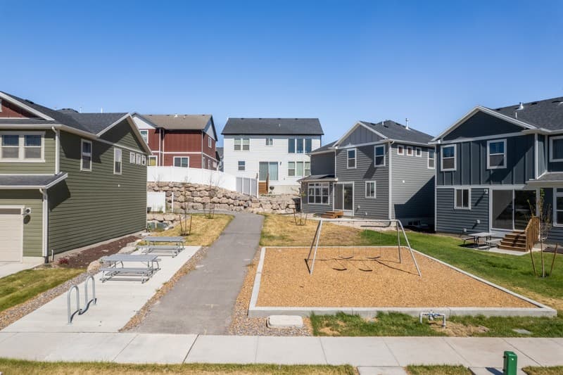 Eagle Mountain Townhome: 4438 E Hurstbourne Dr