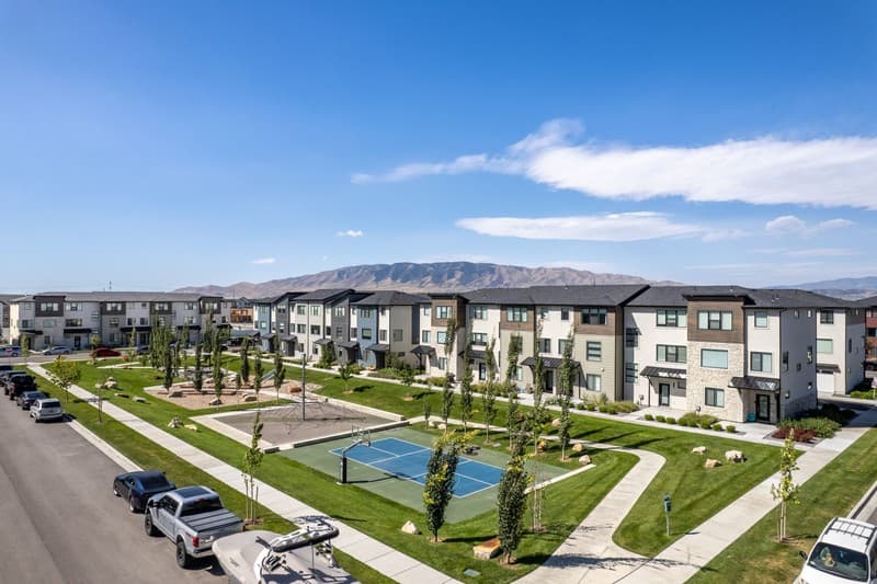 American Fork Townhome: 407 S Meadow Garden Rd