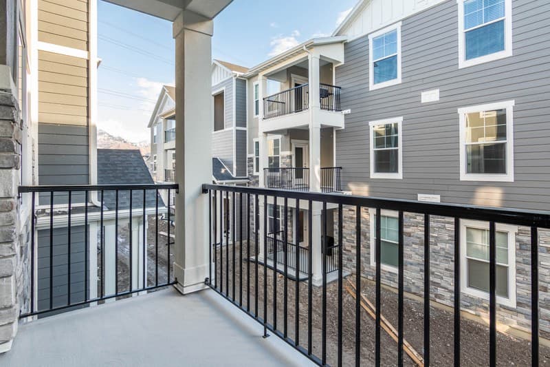 Vineyard Condo: 323 W 435 N