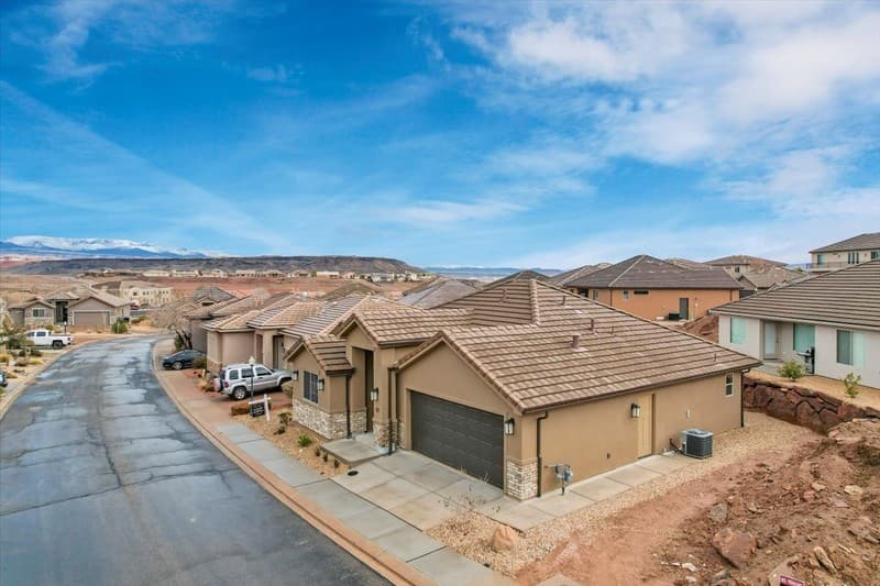 Saint George House: 2261 S Tonaquint Dr