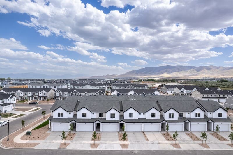 Saratoga Springs Townhome: 949 E Parley Dr