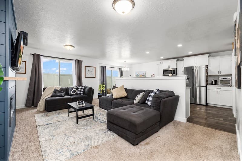 Saratoga Springs Townhome: 318 E Wren Hill Ln