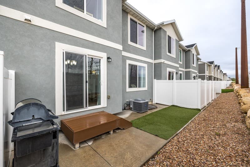 Saratoga Springs Townhome: 318 E Wren Hill Ln