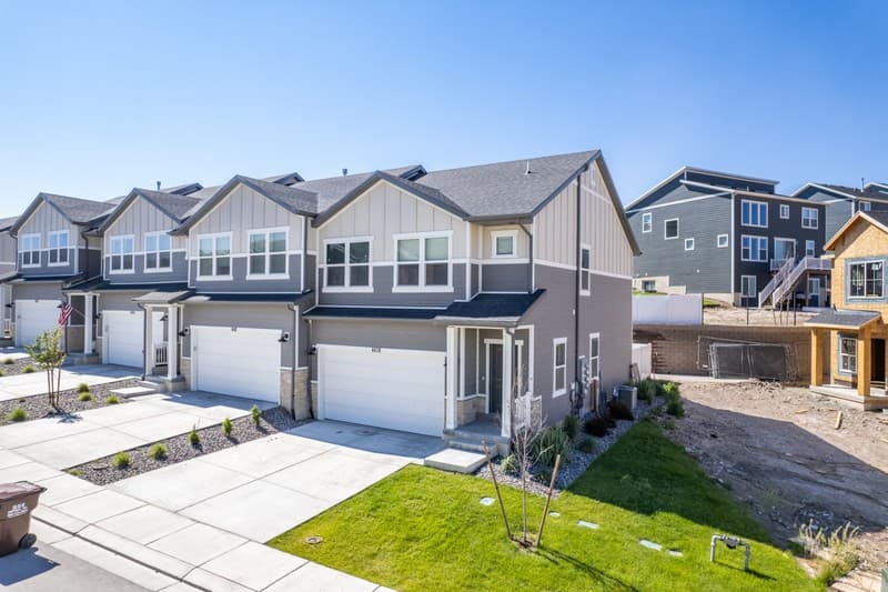 Eagle Mountain Townhome: 4438 E Hurstbourne Dr