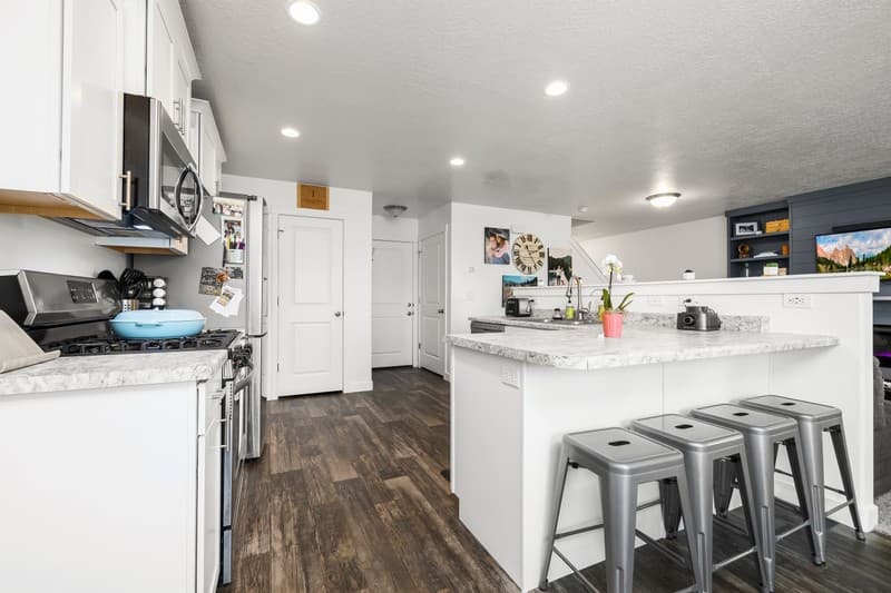 Saratoga Springs Townhome: 318 E Wren Hill Ln