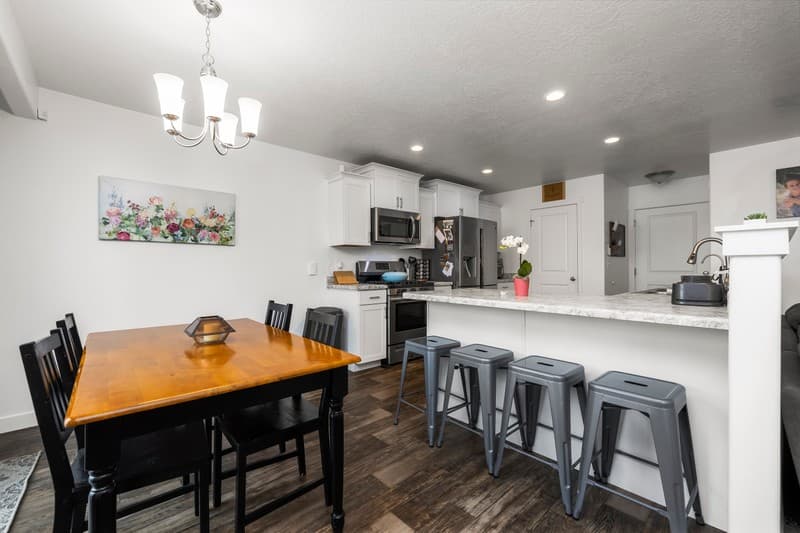 Saratoga Springs Townhome: 318 E Wren Hill Ln
