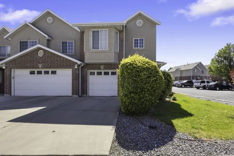 South Jordan Townhome: 10504 S Sage Flats Way