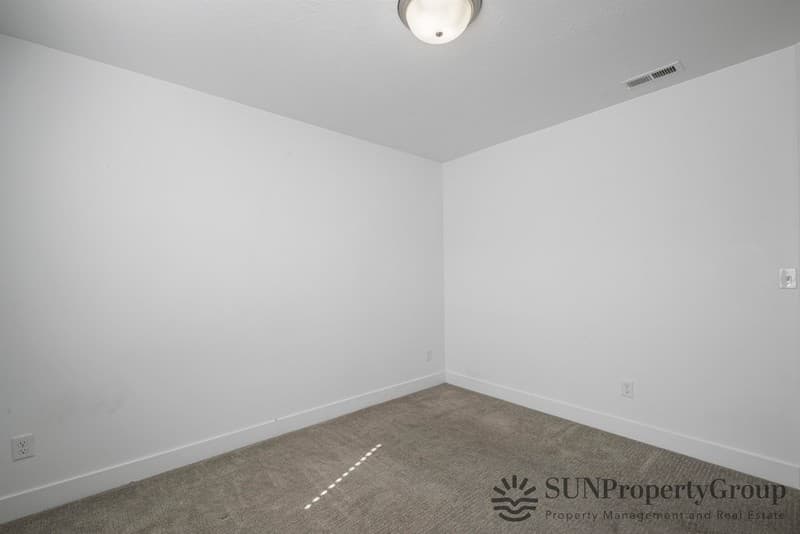 Vineyard Single Room: 288 W 730 N