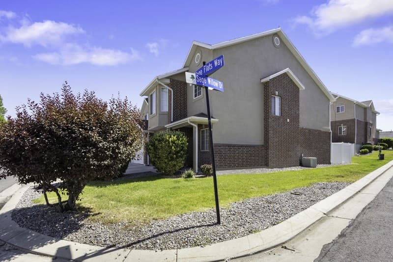 South Jordan Townhome: 10504 S Sage Flats Way