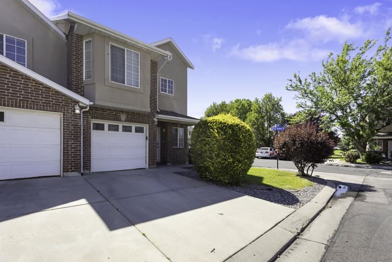 South Jordan Townhome: 10504 S Sage Flats Way