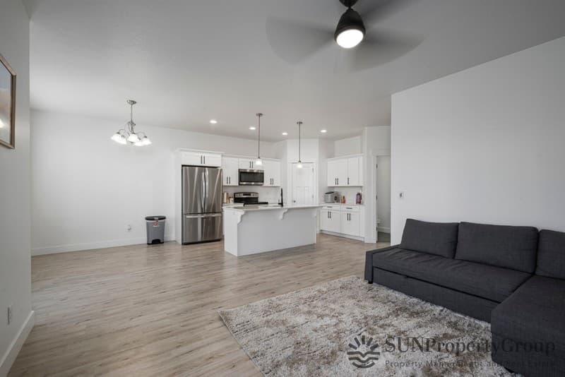 Vineyard Single Room: 288 W 730 N