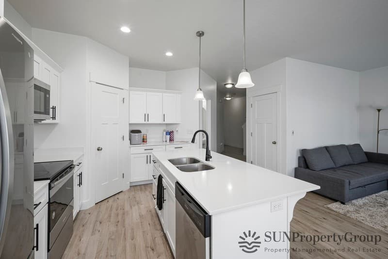 Vineyard Single Room: 288 W 730 N