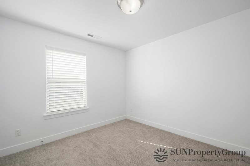 Vineyard Single Room: 288 W 730 N